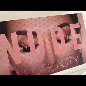 Huda Beauty Nude Palette